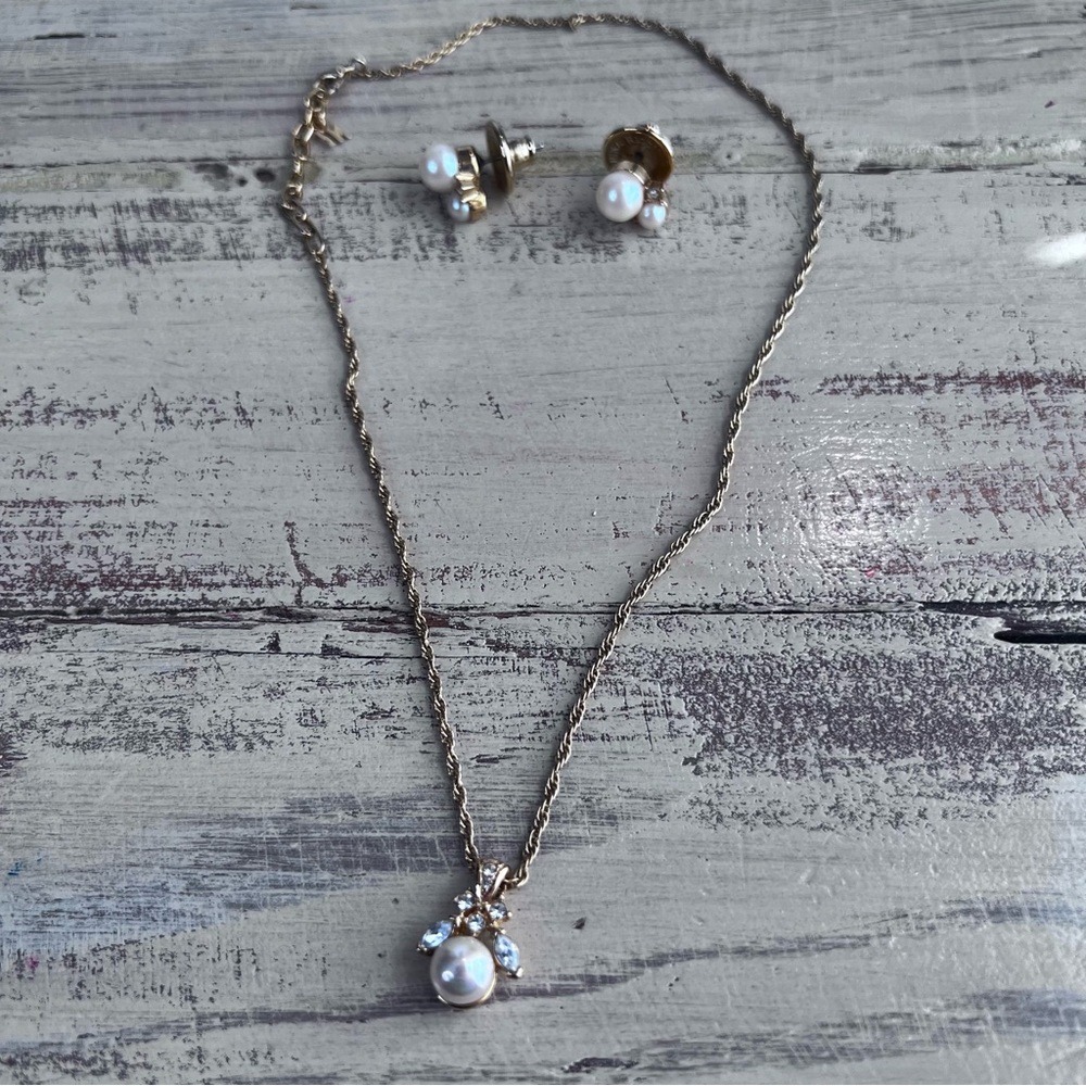 Vintage Nina Ricci Elegant faux Pearl Necklace and Earring Set
